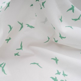 Coupon polyester léger fond blanc hirondelle verte 2m70 en 145cm n°10385