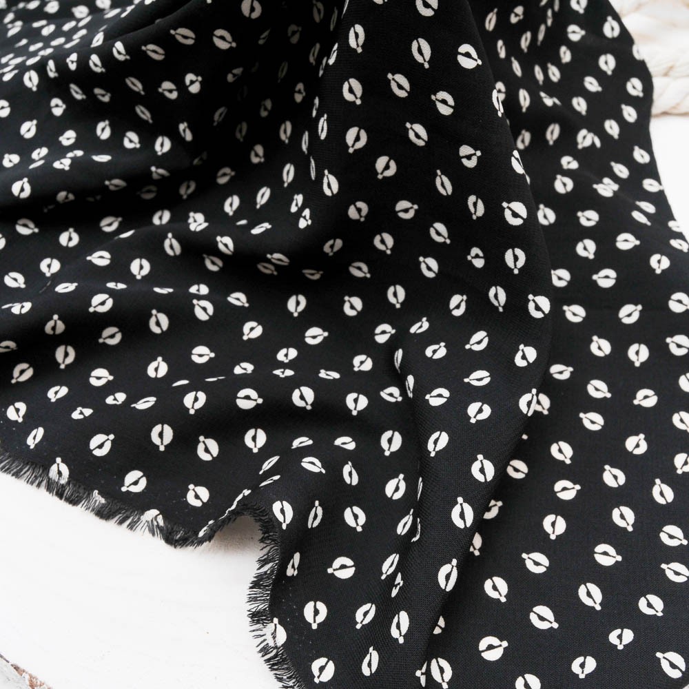 Tissu au mètre Polyester en 115cm rayé noir et blanc n°775 - Defilentissus