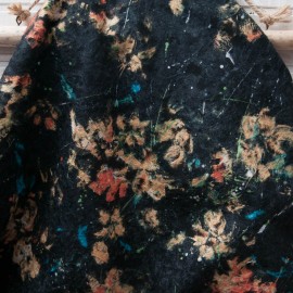 Coupon type laine bouillie noire motif floral incrusté 1m90 en 145cm n°10731