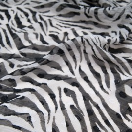 Coupon voile crépon polyester fond blanc zébré noir 1m60 en 150cm n°11044