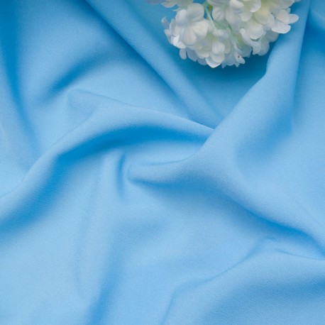 Au mètre très joli crêpe polyester bleu ciel SANDRO en 145cm n°11049