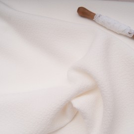 Au mètre, belle étoffe de qualité, crêpe polyester texturé Blanc cassé en 150cm n°11081F3